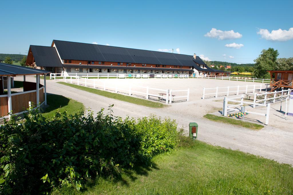 Farma Ptyrov Otel Mnichovo Hradiště Dış mekan fotoğraf