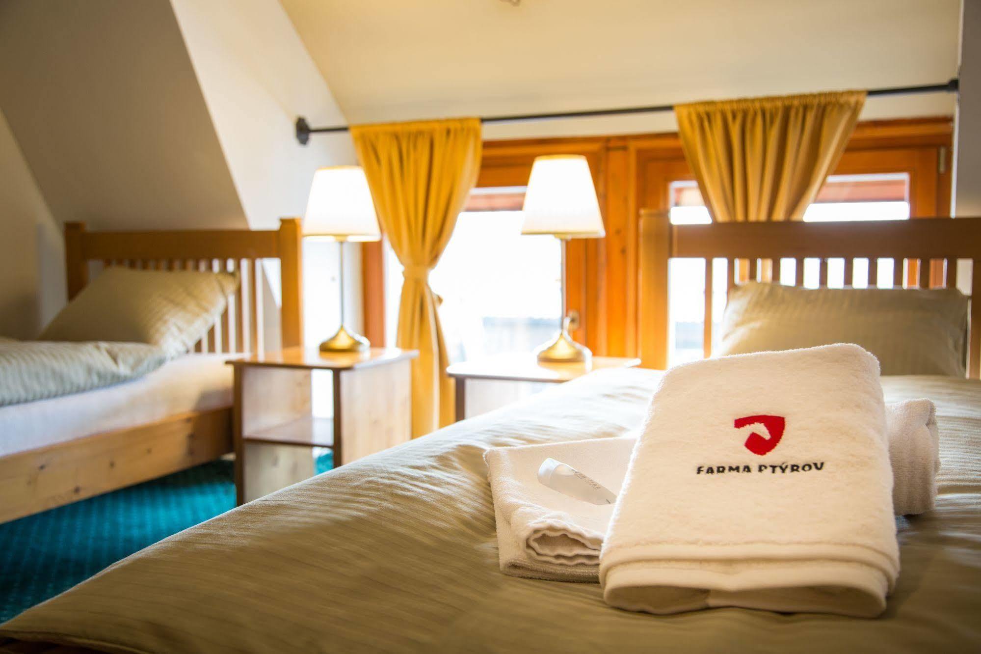 Farma Ptyrov Otel Mnichovo Hradiště Dış mekan fotoğraf