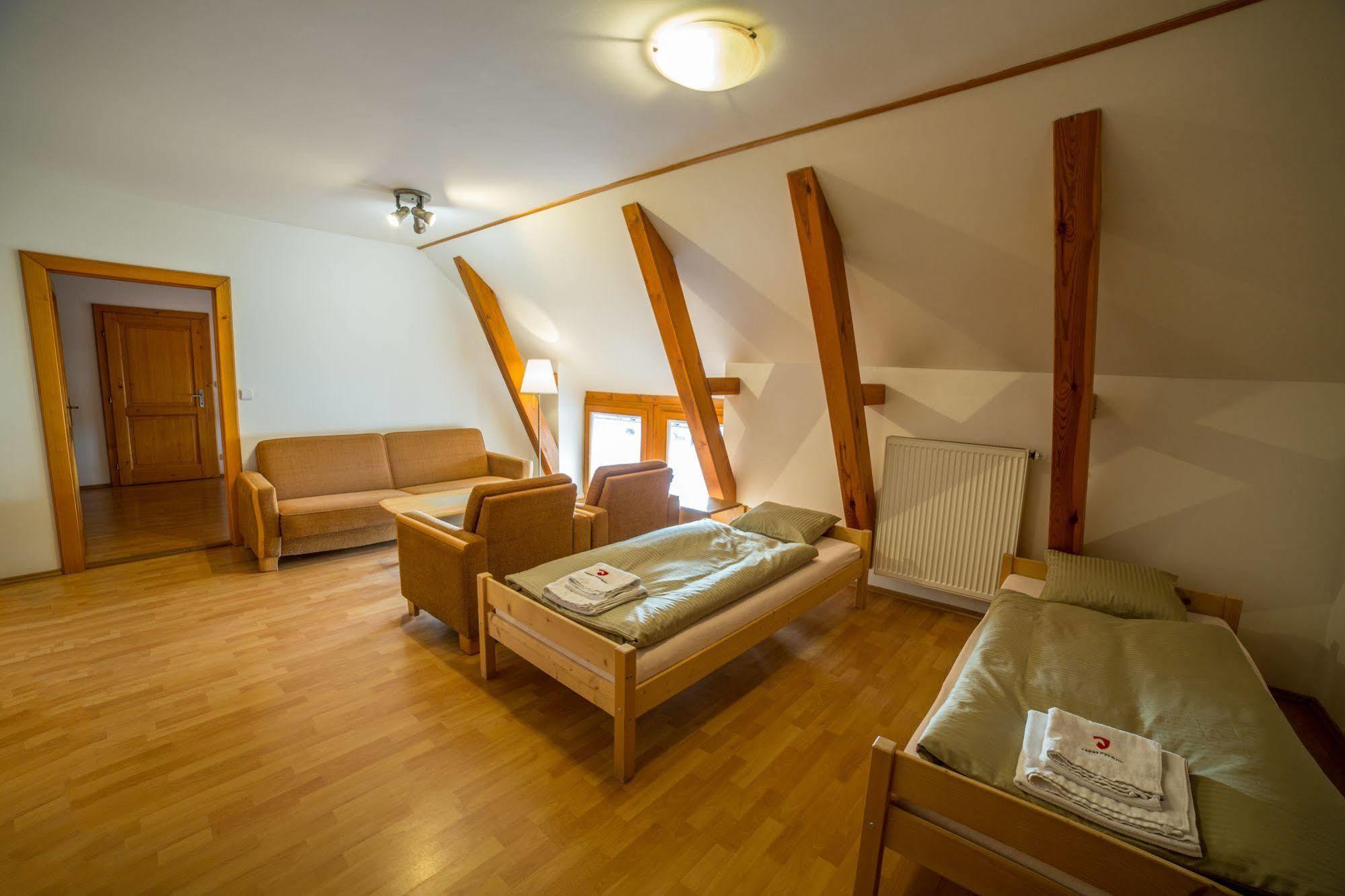 Farma Ptyrov Otel Mnichovo Hradiště Dış mekan fotoğraf