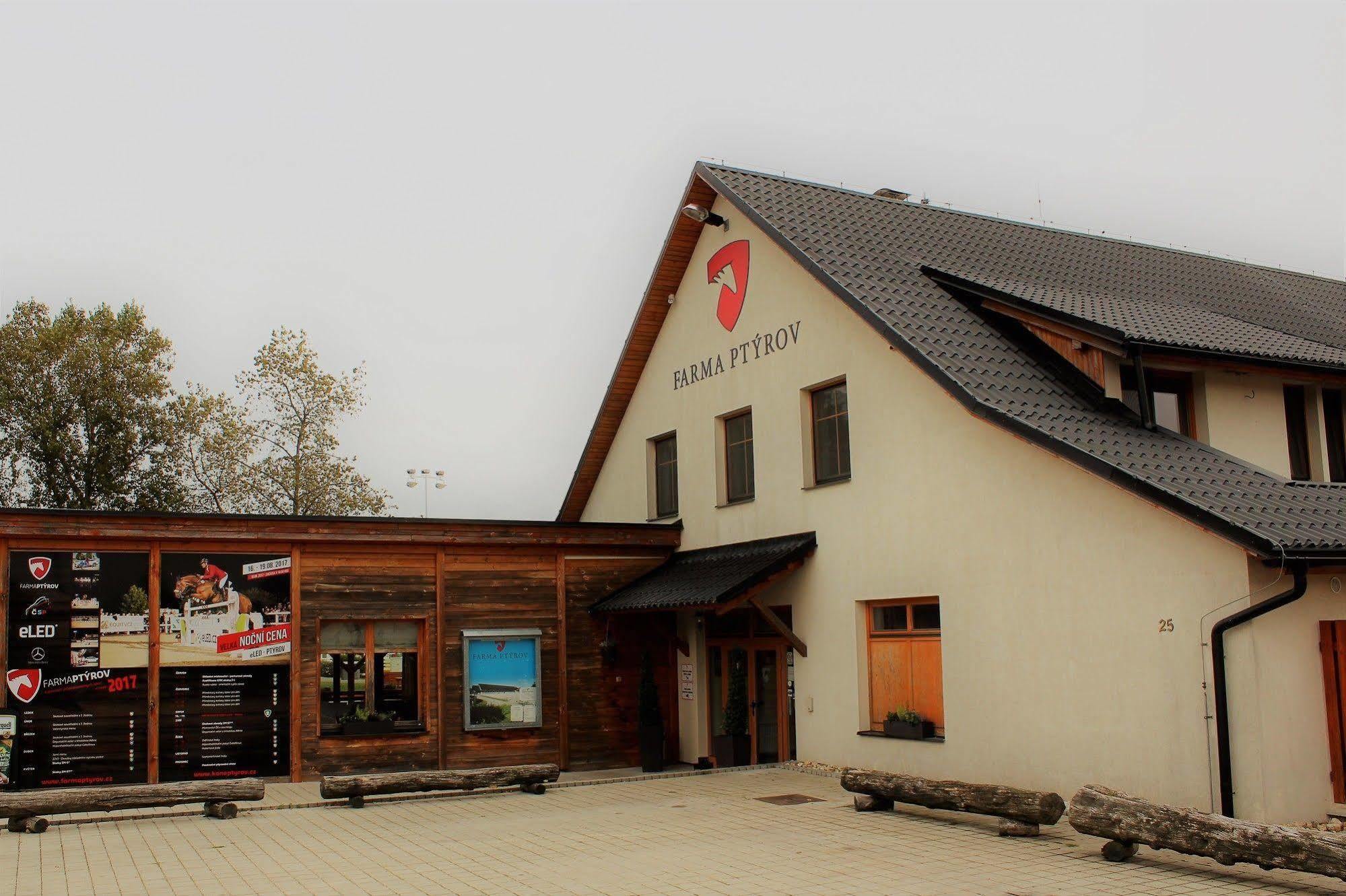 Farma Ptyrov Otel Mnichovo Hradiště Dış mekan fotoğraf